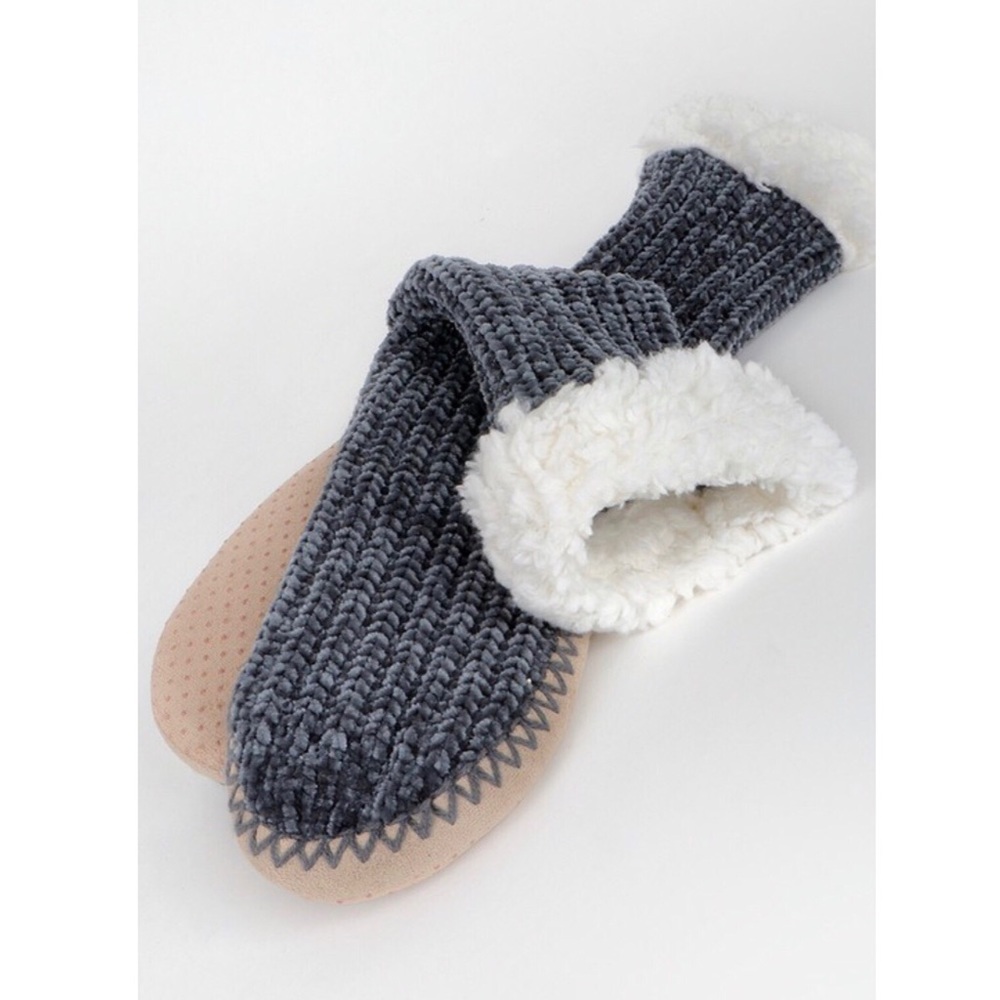 🆕 “Cozy Up” Chenille Plush Slipper Socks - Picture 4 of 8